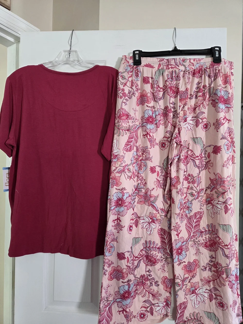 Flora Nikrooz Raspberry Short-Sleeve Top & Blush Floral Pajama Capri Pants NWT - Picture 5 of 8